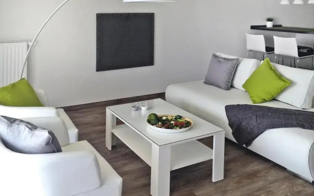 Aparthotel by Lake Heidensee With Boat Rentals