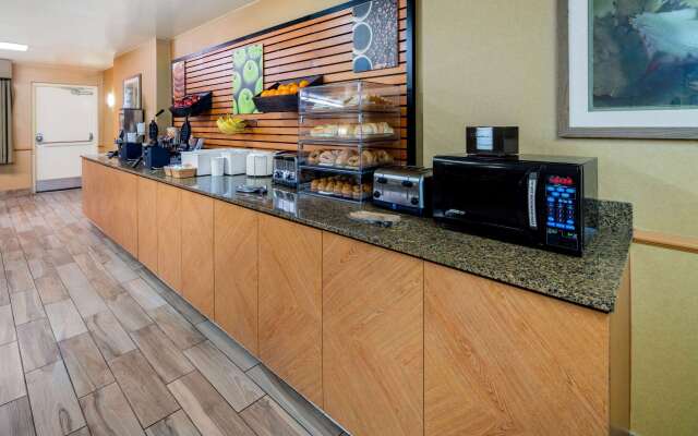 La Quinta Inn & Suites by Wyndham Irvine Spectrum