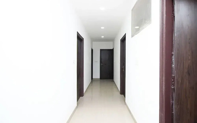 OYO 9915 Petals Inn