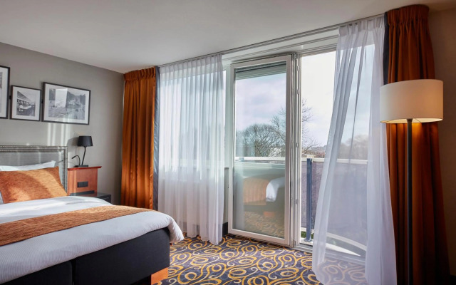 Carlton Square Hotel