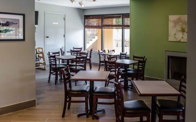 Days Inn by Wyndham Eglin AFB