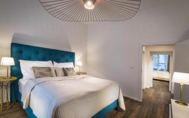 Luxury Modern Designed Oldtown Apartment