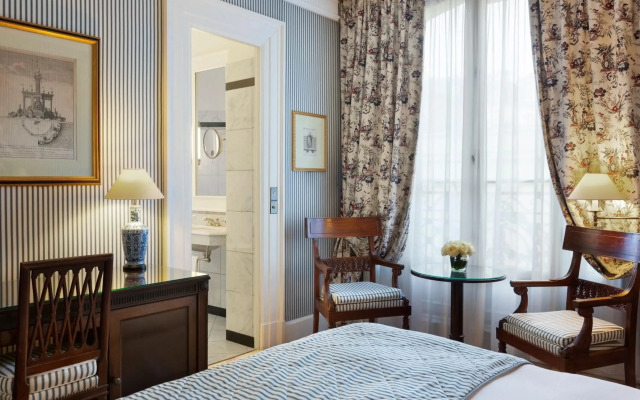 Le Dokhan’s Paris Arc de Triomphe, a Tribute Portfolio Hotel