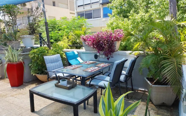 Roof APT W terrace garden,1BR 1BA