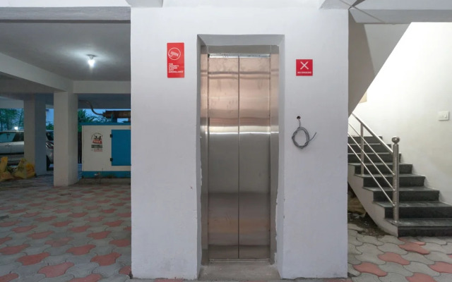 OYO 15702 Thulsi Residency