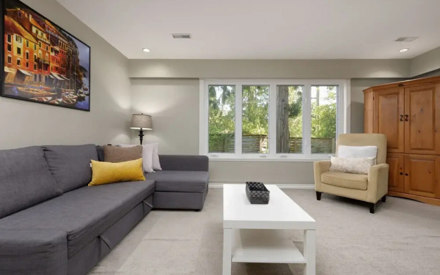 981 Bayview Dr