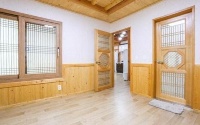 Hanok Jungwon House Pension