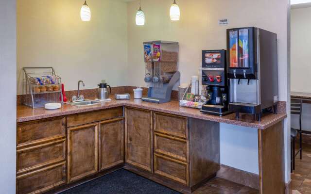 Super 8 by Wyndham Seguin