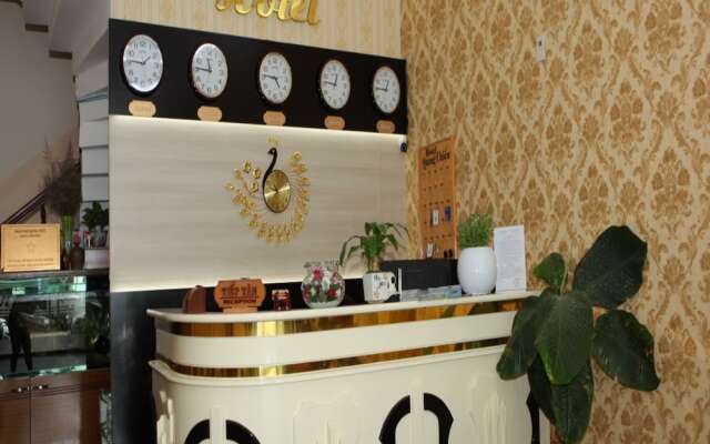 Quang Chien Hotel by Zuzu