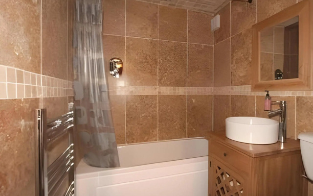 Central Hotel Cheltenham by Roomsbooked