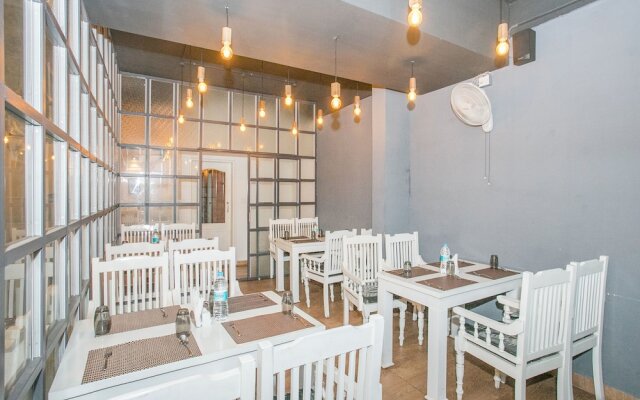 OYO 15352 Sahara Suites