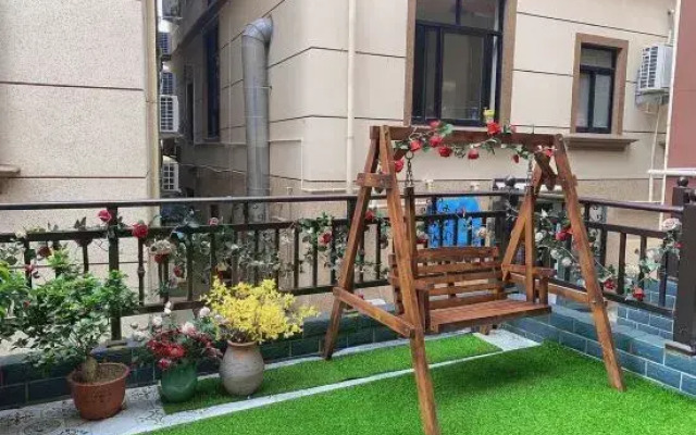 Half-corner Hostel