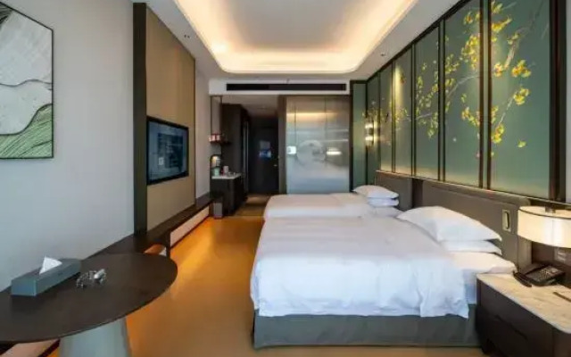 Lianyuan Run and International Hotel