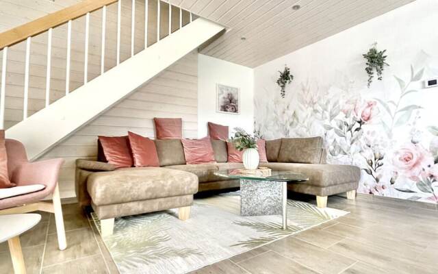 Meadow Piece of Modern Retreat