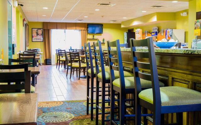 Holiday Inn Express Hotel & Suites Acme-Traverse City, an IHG Hotel