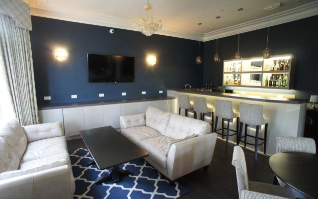 Applewood Hotel