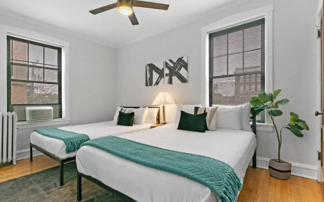 Great Price & Top Location, Comfy 1BR Apt for 4