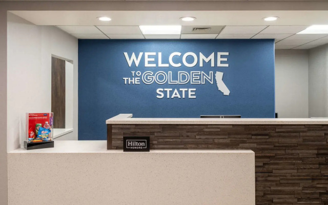 Hampton Inn & Suites Agoura Hills