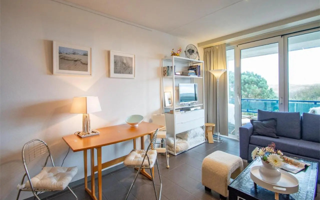 Apartment With Kitchen