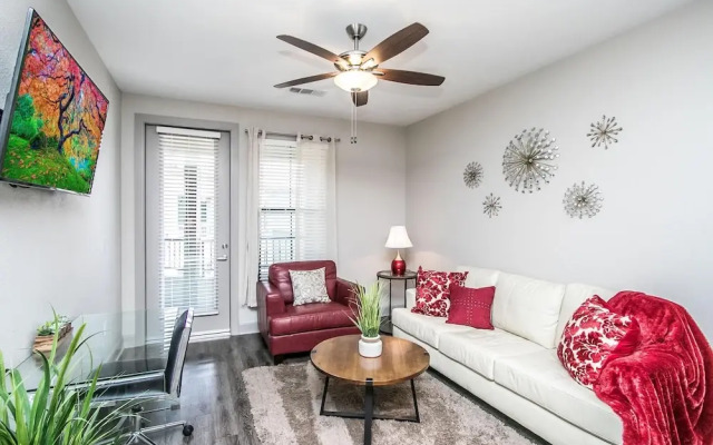 Rooftop Pool-Close 2 Shops-Dining-C4419
