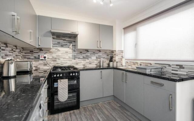 Tms Lovely 3 Bed House-tilbury-free Parking