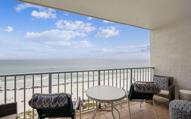 Summit by Book That Condo