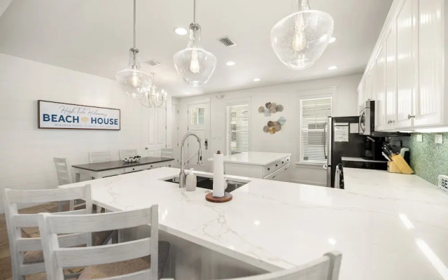 1332 Laurel Grove 3 Bedroom Home by RedAwning