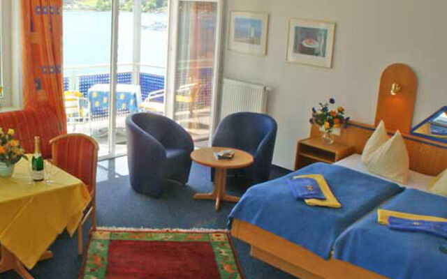 Barry Memle Lake Side Resort