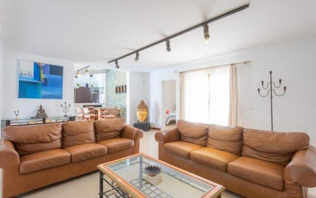 1327 La Quinta Heights
