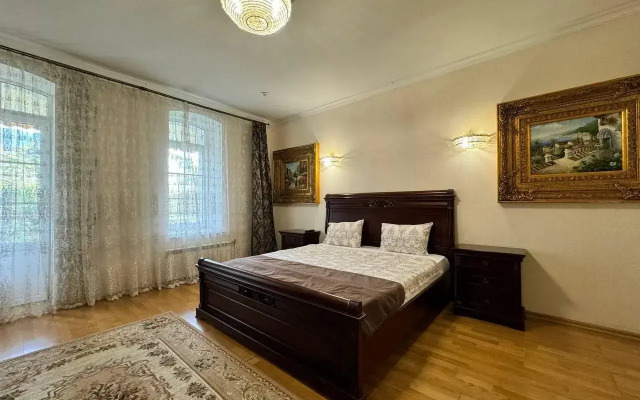 Таврида на Набережной им. Ленина