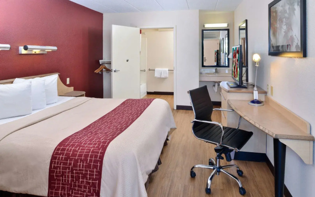 Super 8 by Wyndham Deerfield/Northbrook