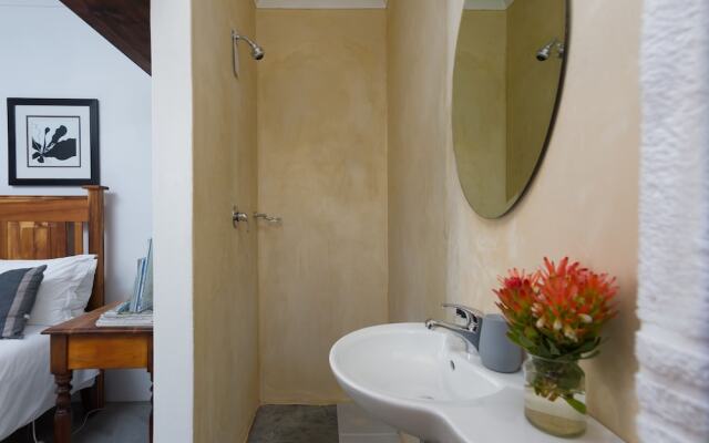 Stay at Friends (Guest house)