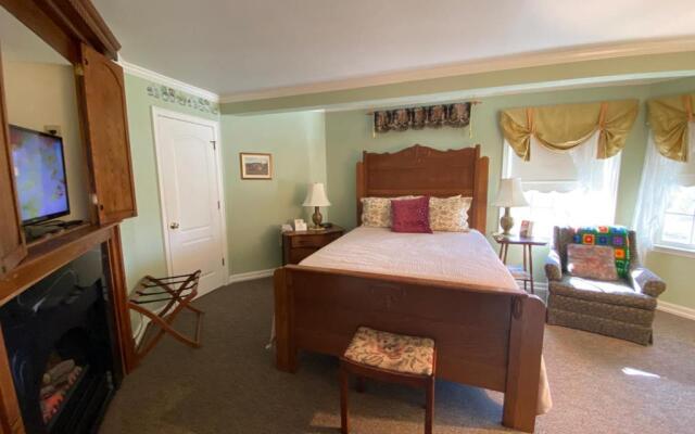 The Cypress Inn Bed & Breakfast
