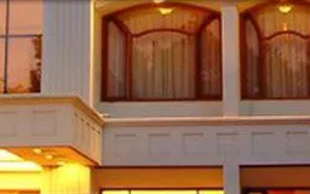 Hotel Raysons Regency