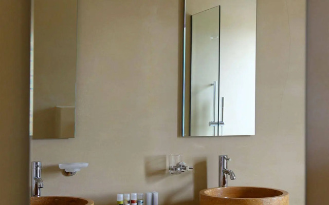 Seleni Suites
