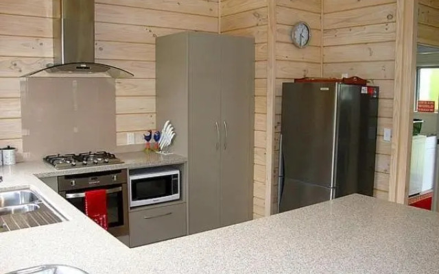 Relax at Cooks - Cooks Beach Holiday Home