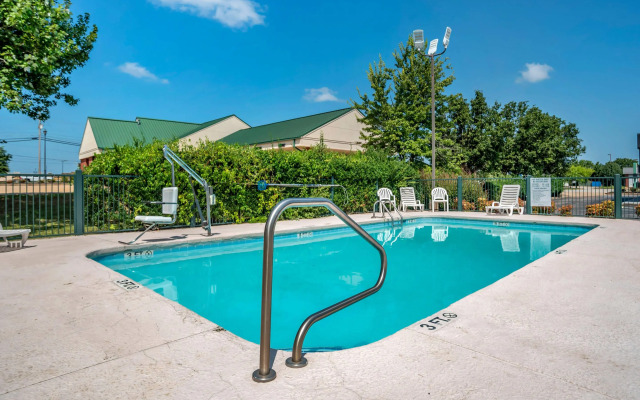 Econo Lodge Tupelo Barnes Crossing