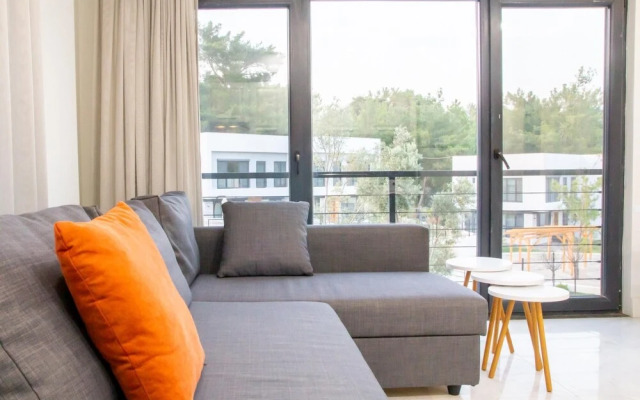 Chic Flat w Garden 1 min to Milas Coast