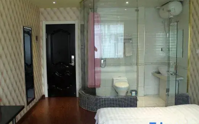 Xiaohonglou Hotel, Luohe