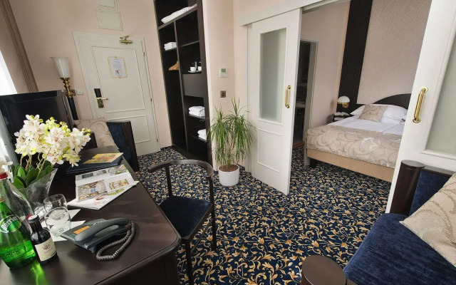 EA Hotel Royal Esprit