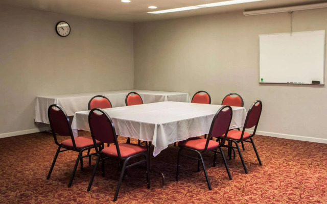 Quality Inn and Suites St Charles - West Chicago