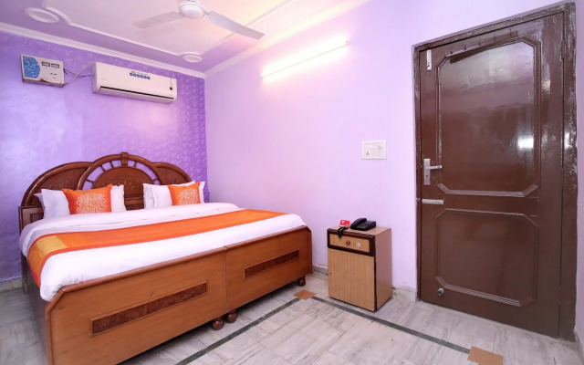 OYO 10384 Hotel Rajesh Palace