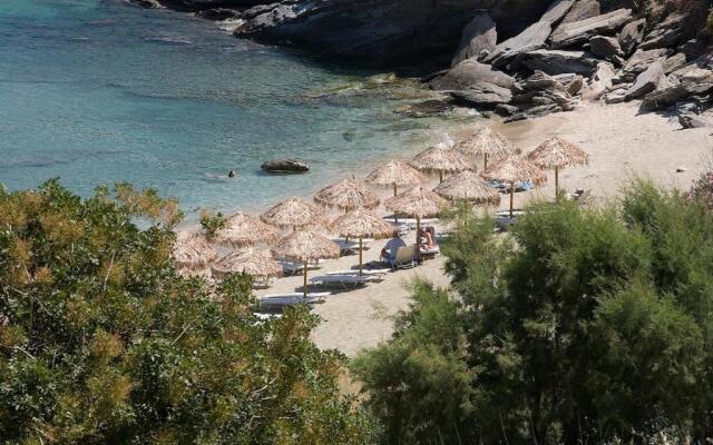 Seaside small villa near beach
