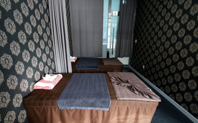 The Venezia Suite Hotel
