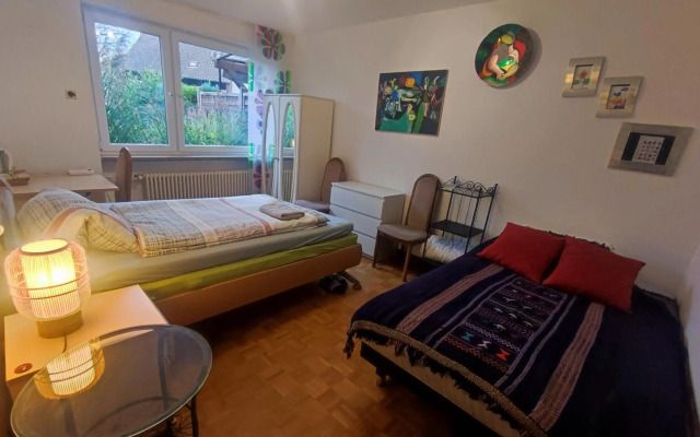 Uni, FH, Gesundheits Campus nähe, Zimmer mit Garten & Terrasse