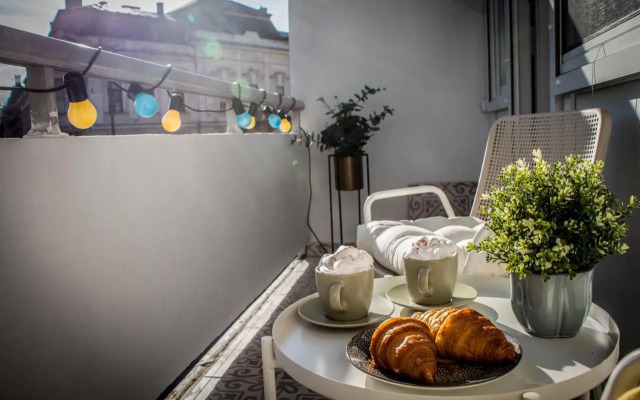 LouLou's Central Apartment with cosy balcony