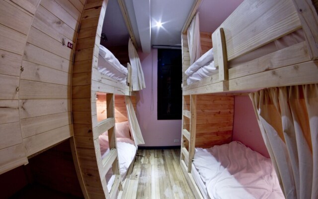 1212 Hostels