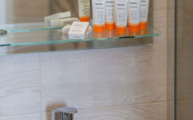 Apartment With Three Bedrooms by Renters