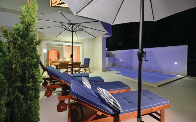 Awesome Home in Makarska With Wifi and 4 Bedrooms