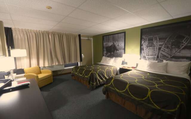 Super 8 by Wyndham Hearst ON